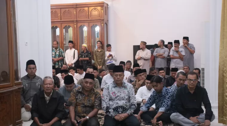 Bertempat di rumah dinasnya di jalan Pahlawan yang mulai ditempatinya pasca dilantik Presiden RI Prabowo Subianto, Sabtu 22 Febriari 2025.