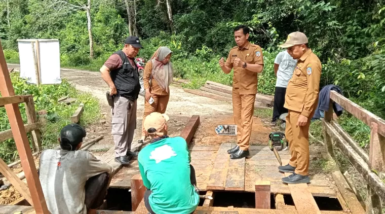 Inspektorat Murung Raya Lakukan Supervisi di Desa Muara Sumpoi, Pastikan Pengelolaan Keuangan Transparan