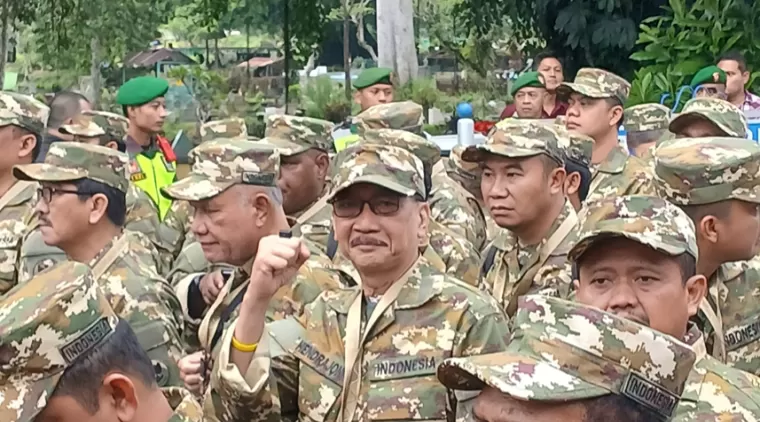 Intip Gaya Bupati Hendrajoni Ikuti Retret KDH ala Militer di Akmil