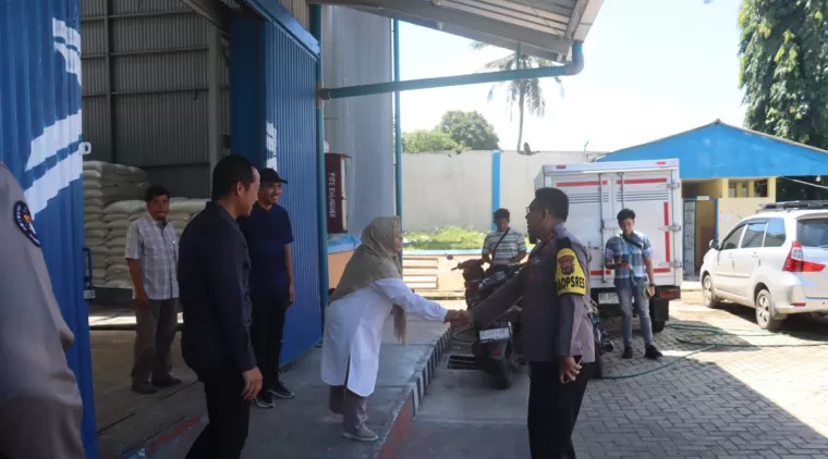 Kapolres Lampung Selatan Pastikan Ketersediaan Sembako Jelang Ramadan di Gudang Bulog Aman