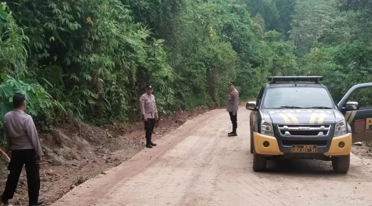 Kapolsek Wonosobo, Turun Lansung Pantau Lokasi Jalan di Blok Reg 39