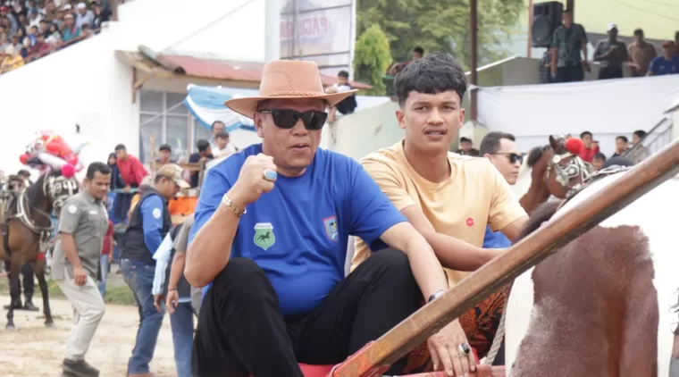 Pacu Kuda piala walikota Payakumbuh 2025 dibuka secara resmi oleh wawako Elzadaswarman di Galanggang Pacu Kubu Gadang, kecamatan Payakunbuh Utara, hingga berjalan dengan sukses, Minggu 23 Februari 2025.