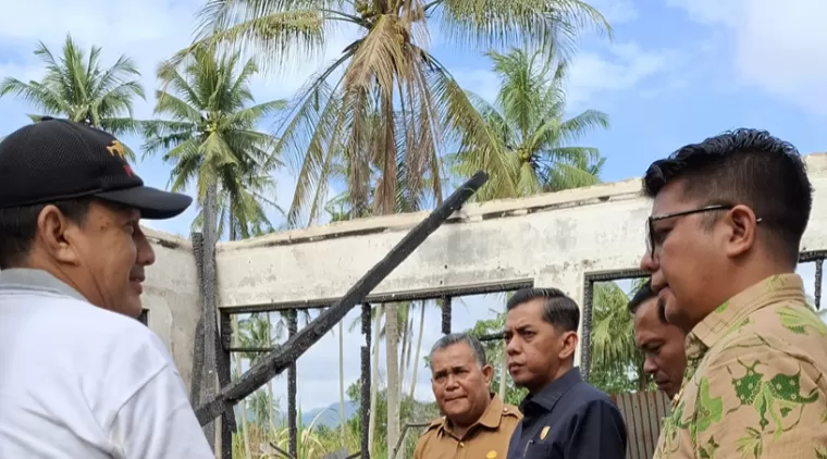 ketua DPRD setempat Wirman Putra Dt. Rajo Mantiko Alam bersama komisi C DPRD melakukan kunjungan lapangan, Senin 3 Februari 2025, guna meninjau langsung kondisi sekolah.