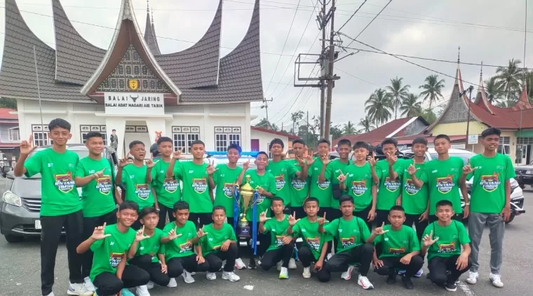 Secara resmi melepas kontingen SSB Bintang Timur Payakumbuh untuk mengikuti ajang piala Soeratin U-13 di DIY 12-25 Februari 2025 mendatang.