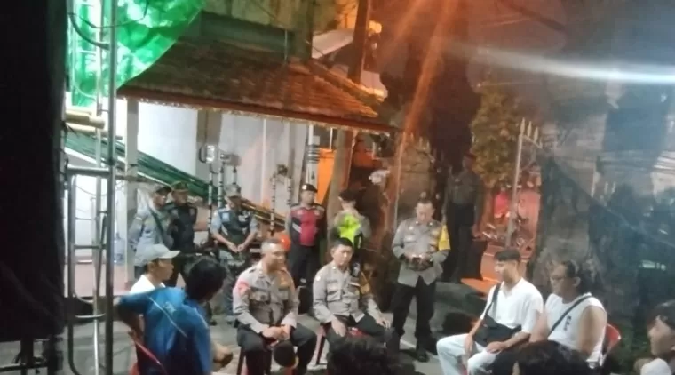 Peran Generasi Muda dalam Keamanan Nyepi, Kapolsek Dentim Beri Arahan STT Yowana Sraya