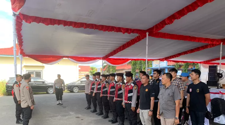 Personel Polres Ogan Ilir Laksanakan Pengamanan Rapat Pleno Penetapan Bupati dan Wakil Bupati Terpilih