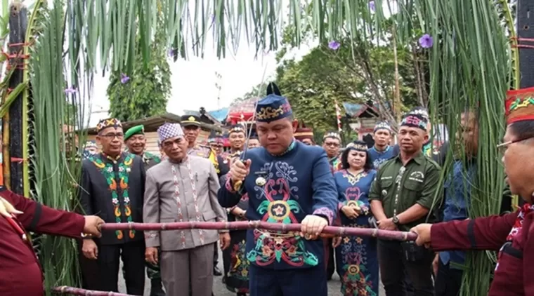 Rumah Adat Dayak Jadi Ikon Baru Kota Buntok, Simbol Kesetaraan dan Kebudayaan