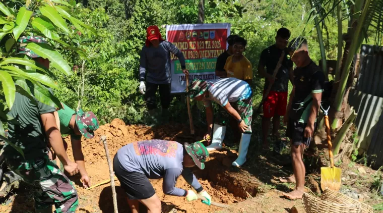 Satgas TMMD ke 123 Kodim 0319/Mentawai, Tidak Hanya  Membangun Infrastruktur Juga Membangun MCK