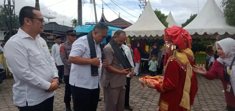 Sekda Syamsurizaldi didampingi beberapa anggota  DPRD Dapil 3 di Musrenbang KPGD