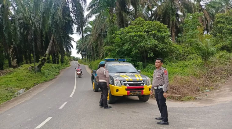 Patroli sore hari oleh Polsek sungai rumbai  dalam pencegahan aksi balapan liar dilakukan oleh anak anak remaja  di perbatasan antara dua Nagari yakni Koto tinggi dan Koto Laweh