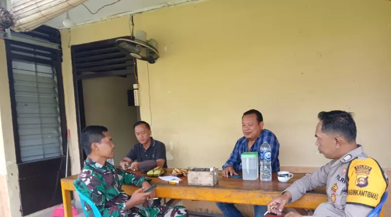 Tingkatkan Sinergitas TNI-POLRI, Polsek dan Koramil  Terus Kompak Patroli Bersama