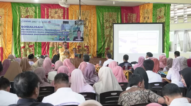 UNP Gelar Sosialisasi SNPMB 2025 di Solok Raya, Dorong Siswa Siap Lanjut ke Perguruan Tinggi