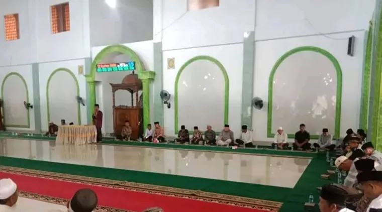 Warga Koto Tinggi Hadiri Acara Halalbihalal di Masjid Nurul Imam