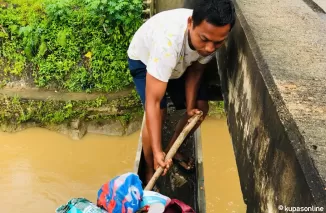 Antusias Masyarakat Jorong Tanjung Ampalu Gotong Royong Membersihkan Jembatan