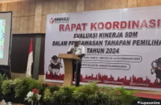 Badan Kesbangpol Kalteng Bahas Evaluasi Pengawasan Pemilu 2024 dan Terima Penghargaan dari Bawaslu