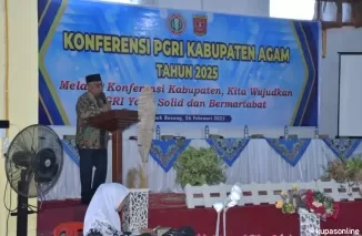 Bupati Agam yang diwakili Sekretaris Daerah Kabupaten Agam, Drs. H. Edi Busti, M.Si., secara resmi membuka Konferensi Persatuan Guru Republik Indonesia