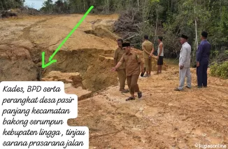 Kades Pasir Panjang Firman Efendi Bersama Masyarakat Tinjau Langsung Jalan Terputus