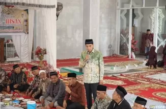 Ketua DPRD kota Payakumbuh Wirman Putra Dt. Rajo Mantiko Alam saat menghadiri perayaan Khatam Al-Qur'an di masjid Al Ihsan nagori Koto Panjang, Kelurahan Koto Panjang Dalam, kecamatan Lamposi Tigo Nagori (Latina), Minggu 2 Februari 2025.