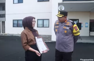 Mahasiswi Cantik  Gagalkan Percobaan Curas, Dapat Penghargaan dari Kapolres