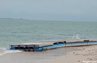 Kondisi kini dermaga apung yang rusak berat di pulau angso duo Kota Pariaman.