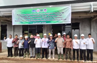 Rektor UNP Tinjau Pembangunan Sekolah Terdampak Lahar Dingin Marapi di Tanah Datar