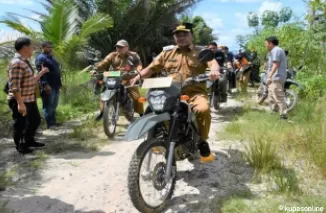 Wabup Barsel Khristianto Yudha Tinjau Kondisi Jalan di Dua Kecamatan