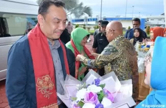 Wakil Bupati Agam, Muhammad Iqbal SE, M.Com, disambut hangat oleh jajaran Pemerintah Kabupaten Agam di Bandara Internasional Minangkabau