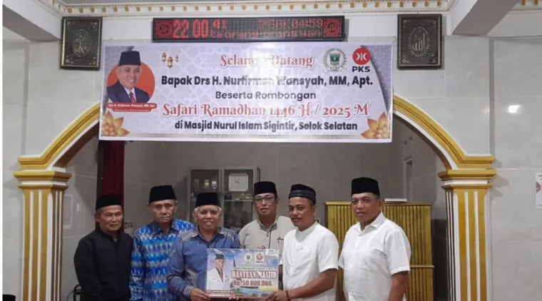 Anggota DPRD Sumbar H. Nurfirman Wansyah Safari Ramadhan di Masjid Nurul Islam Sigintir