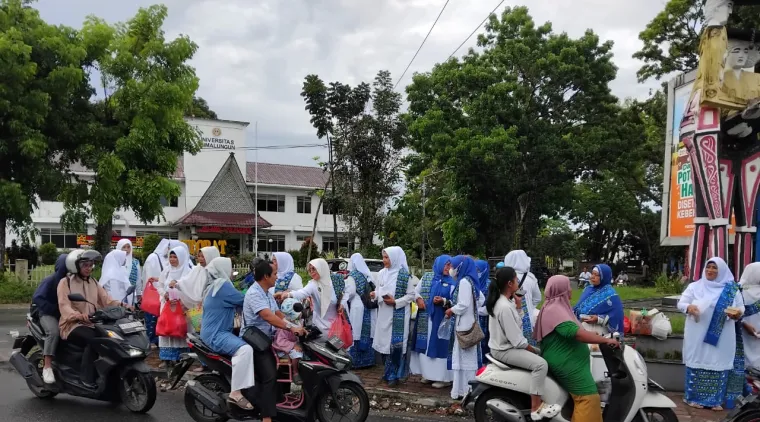 BKMT Siantar Sitalasari Berbagi 1000 Takjil Gratis