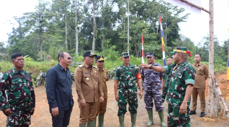 Irdam I/BB Brigjen TNI Josafath MR Duka, Himbau Pemkab Kep Mentawai Tingkatkan Pembangunan Jalan TMMD ke 123 Berkelanjutan