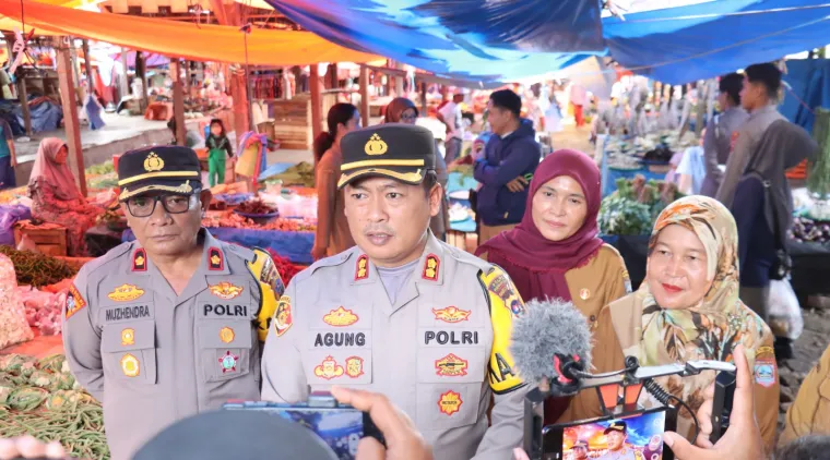 Kapolres Pasaman Barat Bersama Dinas Terkait Pantau Harga Sembako di Pasar Tradisional Kabupaten Pasaman Barat