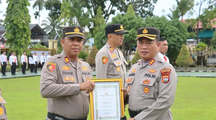 Kapolres Pasaman Barat Pimpin Upacara PTDH Terhadap Personel Yang Melakukan Pelanggaran Kode Etik