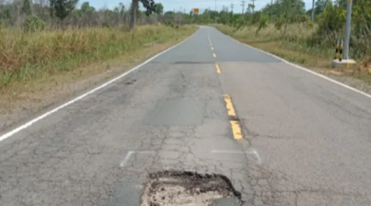 Kerusakan Jalan Lintas Barat Bintan Ancam Keselamatan Pengendara