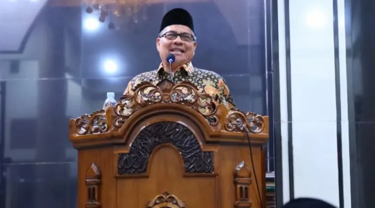 Ketua DPRD Sumbar Drs. H. Muhidi Hadiri Sholat Tarawih dan Berikan Tausyiah di Masjid Al Manar