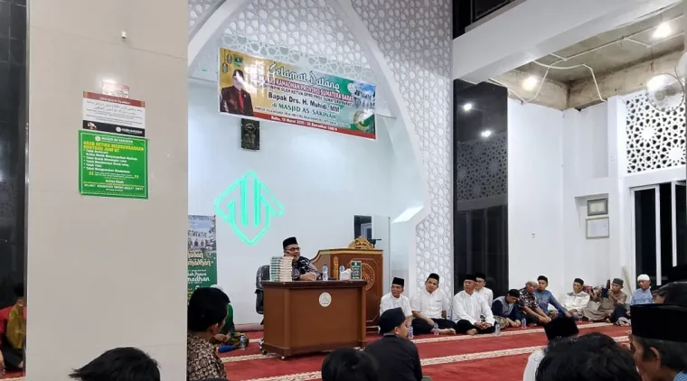 Ketua DPRD Sumbar Gelar Safari Ramadan di Masjid As-Sakinah, Sampaikan Keutamaan Al-Qur'an