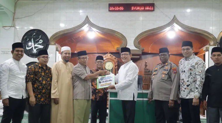 Pemko Payakumbuh Serahkan Bantuan Rp50 Juta buat Masjid Mukhlisin Kelurahan NDB