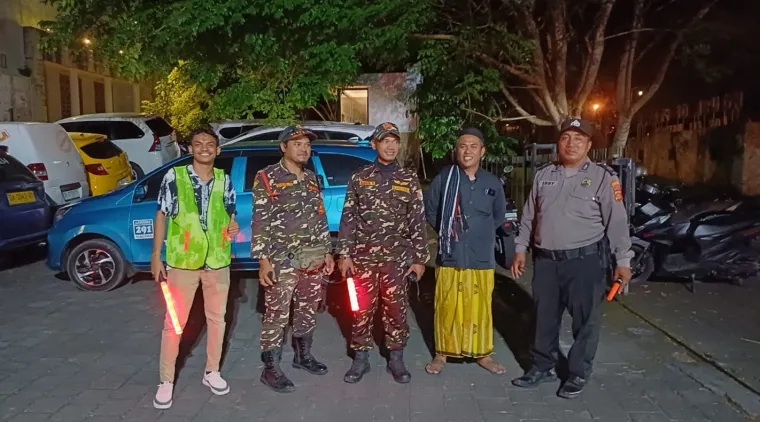 Pengamanan Salat Tarawih di Masjid Agung Palapa Berjalan Lancar