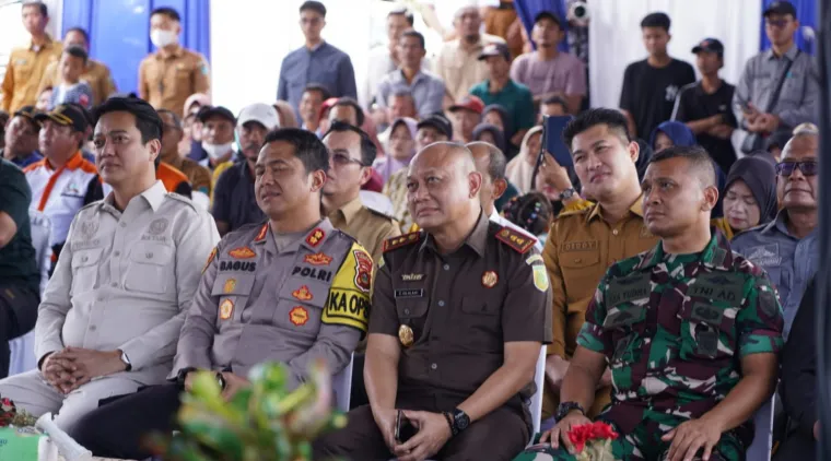 Polres Ogan Ilir dan Personil Polsek Pemulutan Amankan Peresmian Jembatan Sungai Lais