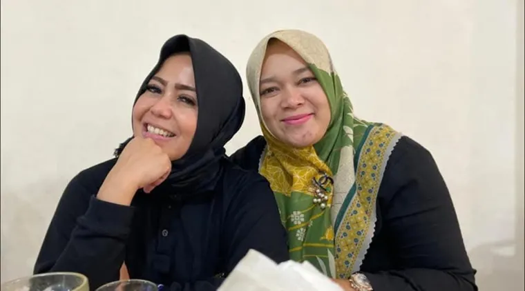 Rezka Oktoberia bersama Wulan Denura