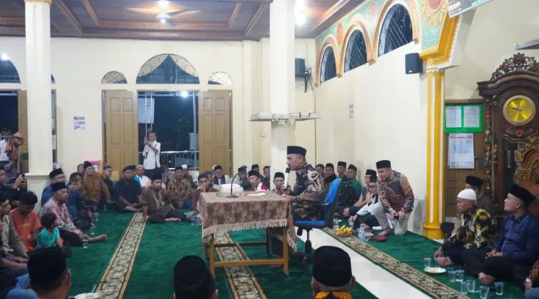 Ratusan Jamaah Antusias Menyambut Kedatangan TSR I Limapuluh Kota mengunjungi masjid Al-Hidayah jorong Manganti, nagari Jopang Manganti, kecamatan Mungka, Minggu, 9 Maret 2025.