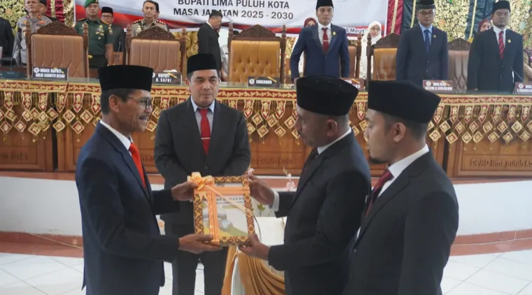 Sidang paripurna serah terima jabatan bupati dan pidato bupati kabupaten Limapuluh Kota periode 2025-2030, hinga berjalan dengan sukses di ruang sidang DPRD setempat, Rabu 5 Maret 2025