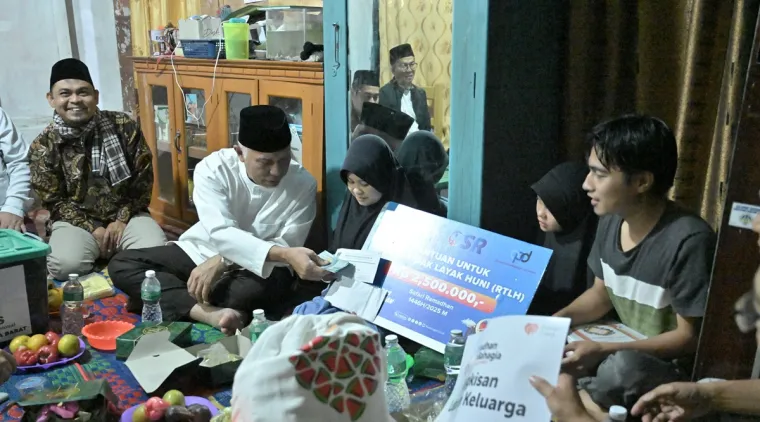 Subuh Mubarakah dan Bedah Rumah Warga di Solsel, Gubernur Mahyeldi, Jangan Tinggalkan Generasi yang Lemah Iman