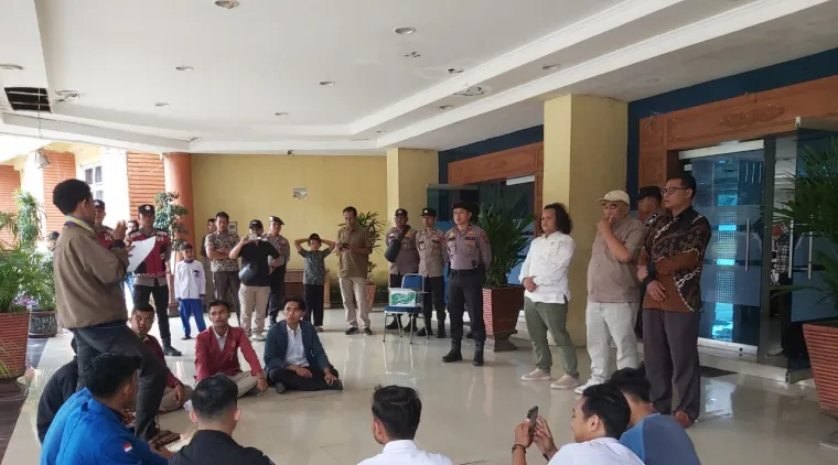 Tanggapi Berbagai Persoalan yang Sedang Terjadi, Sejumlah Mahasiswa Datangi Kantor DPRD Pasaman Barat