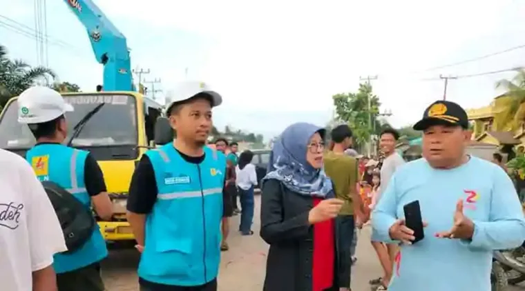 Wabup Dharmasraya Tinjau Putusnya Jalan Lintas Sumatera di Perbatasan Jambi-Sumbar