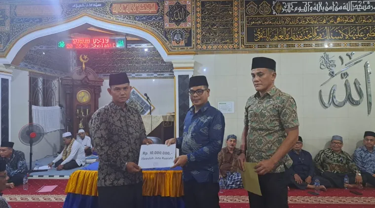 Wakil Bupati Pesisir Selatan Hadiri Safari Ramadhan Perdana di Mesjid Jami' Darussalam