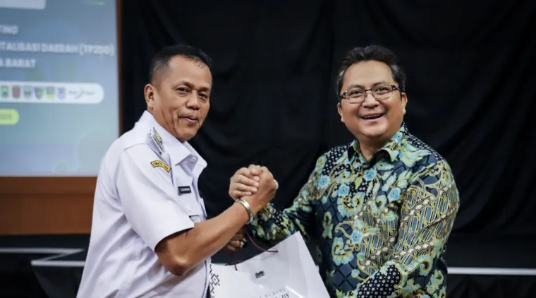 Wawako Payakumbuh Om Zet, Terima Penghargaan dari Menteri Koordinator Bidang Perekonomian RI, digelar di kantor Perwakilan Bank Indonesia (BI) Sumatera Barat, Rabu 12 Maret 2025.