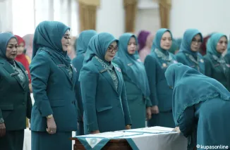 Bersama 17 Ketua TP-PKK, Ny.Asra Yanti Safni Dilantik  Ketua TP PKK Provinsi Sumbar di Istana Gubernuran Provinsi Sumbar Padang, Kamis 6 Maret 2025.