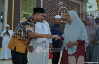 BKM Agung H. Achmad Bakrie Kisaran Bersama Wakil Bupati Asahan Salurkan Bantuan kepada Kaum Dhuafa dan Anak Yatim