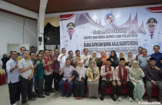 Bupati Safni Sikumbang mengungkapkan rasa syukur dan terima kasih atas penyambutan dirinya dan wakil bupati, Ahlul Badrito Resha, di pendopo rumah dinas bupati, Sabtu 1 Maret 2025.