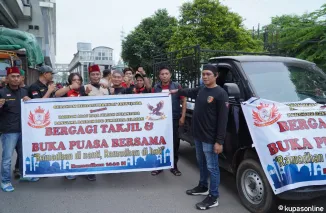 DPP GBR Sriwijaya Di Bulan Suci Ramadhan Bagikan, 1500 Takjil Dan 500 Dus Minuman Kaleng